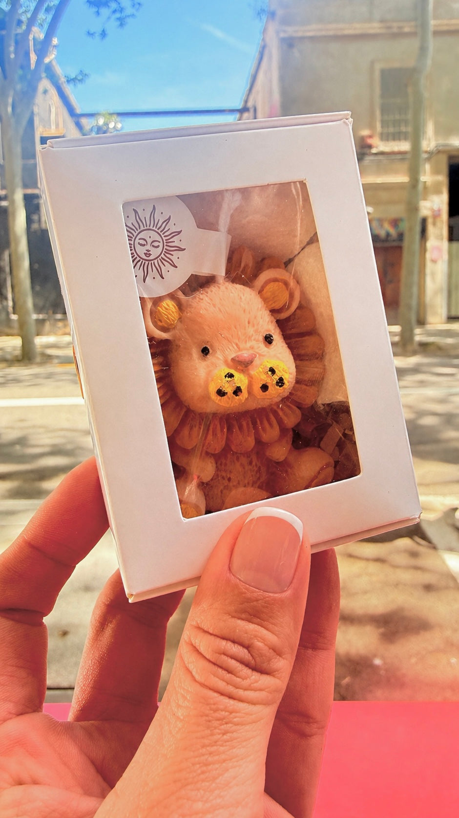 Presentación de Baby Leo en su caja con ventana